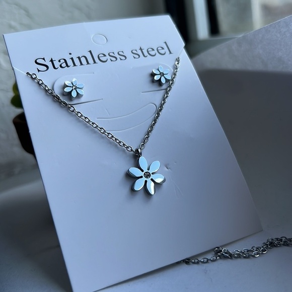 Jewelry - Flower necklace set for women